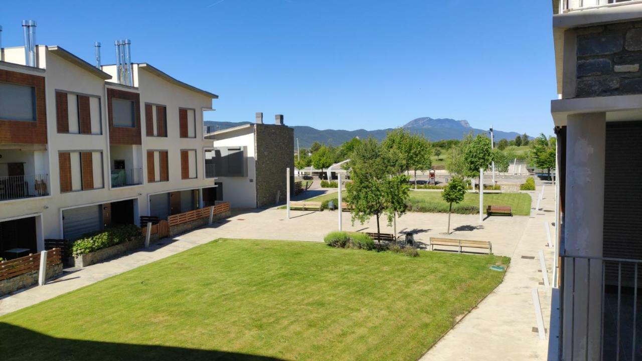 Golf Y Nieve Apartment Sabiñánigo Exterior foto